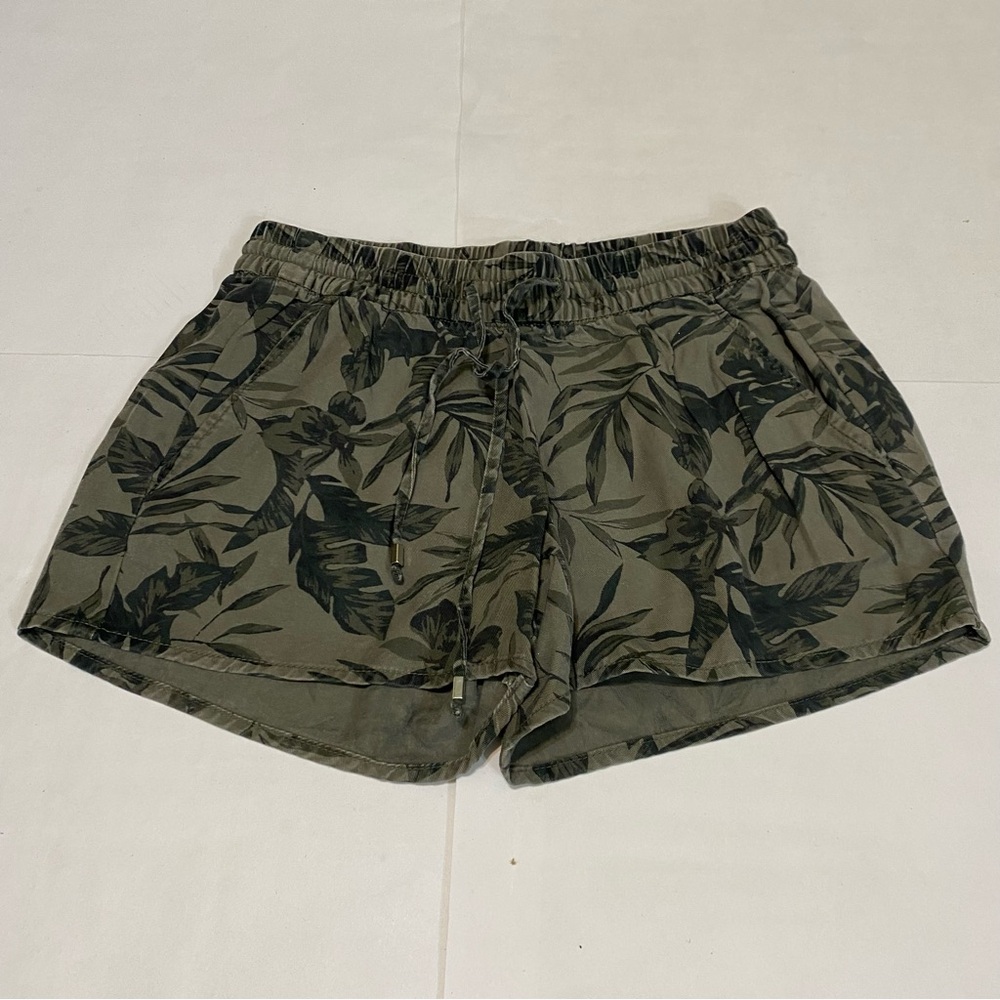 ⭐️Old Navy Green Leaf Pattern Women's Cargo Shorts